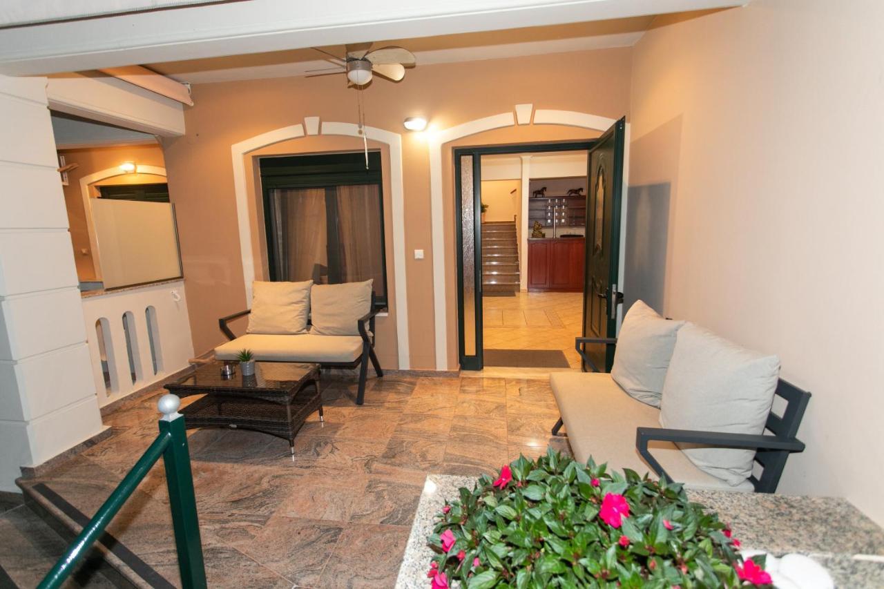 Lady Elena Hotel Амудия Екстериор снимка