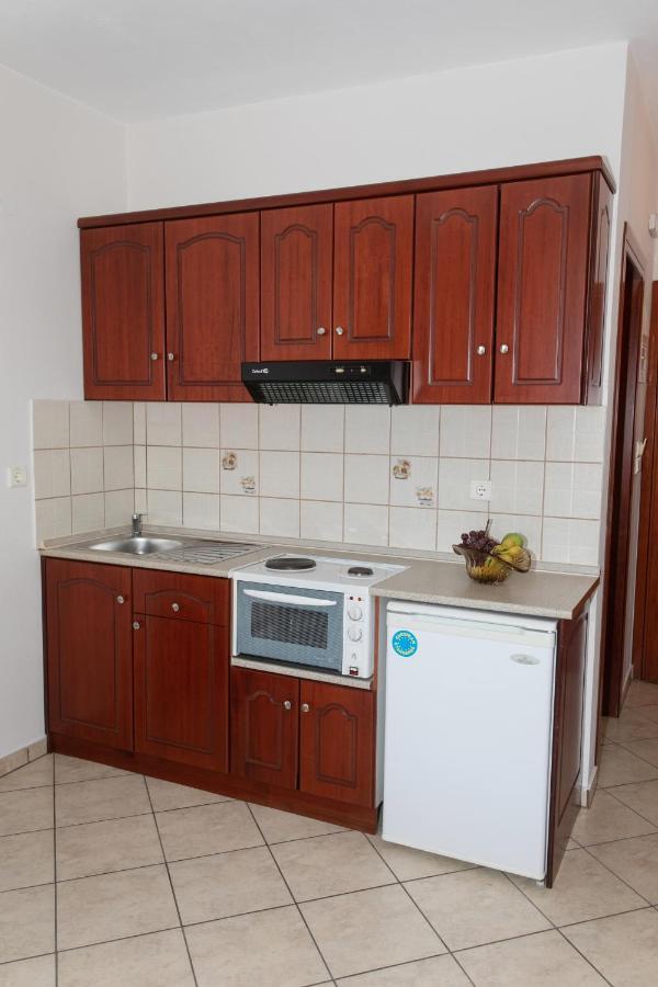 Lady Elena Hotel Амудия Екстериор снимка
