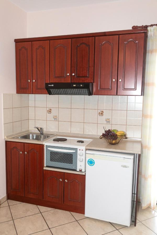 Lady Elena Hotel Амудия Екстериор снимка